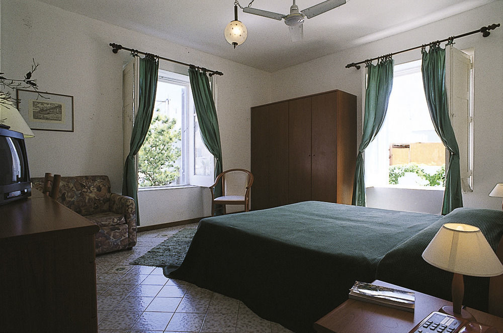 Hotel Villa Augustus Lipari  Zimmer foto
